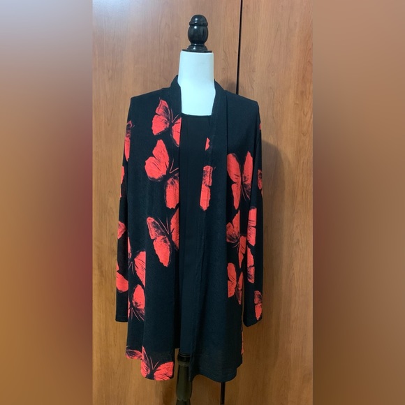 Maccike Sweaters - Maccike Cardigan butterfly print / black and red .In excellent condition